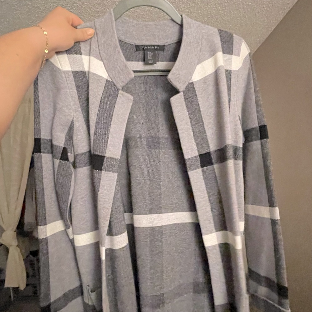 GRAY PLAID SWEATER/JACKET